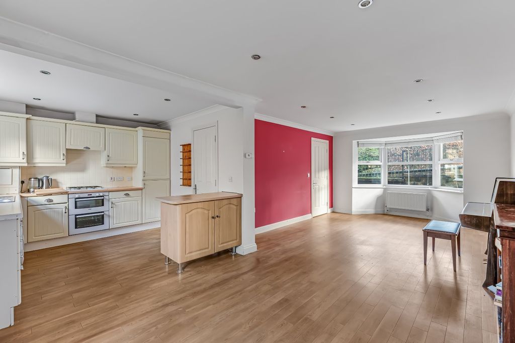 Property photo 2 of 20 Picture No. 24