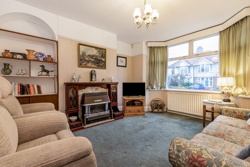 Property photo 3 of 11 Living Room