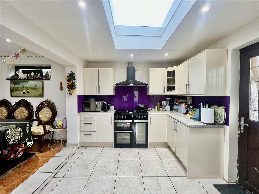 Property photo 3 of 16 Kitchen