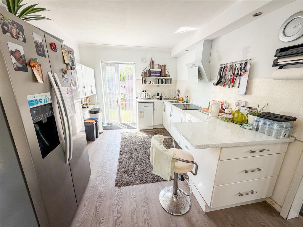 Property photo 2 of 20 Kitchen/Diner