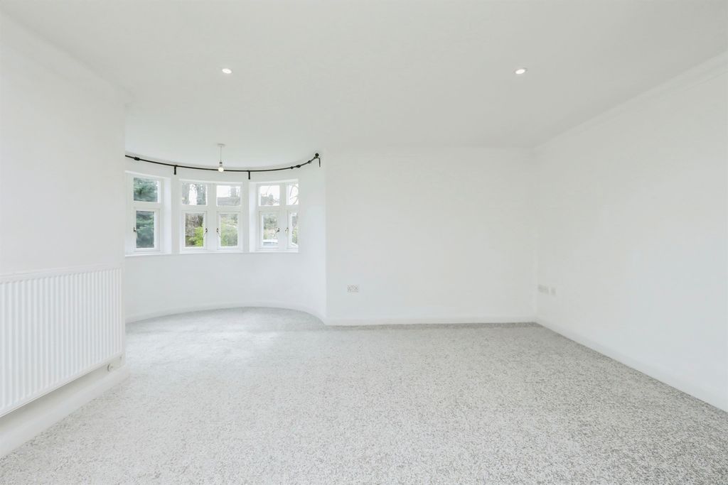 Property photo 2 of 14 Image