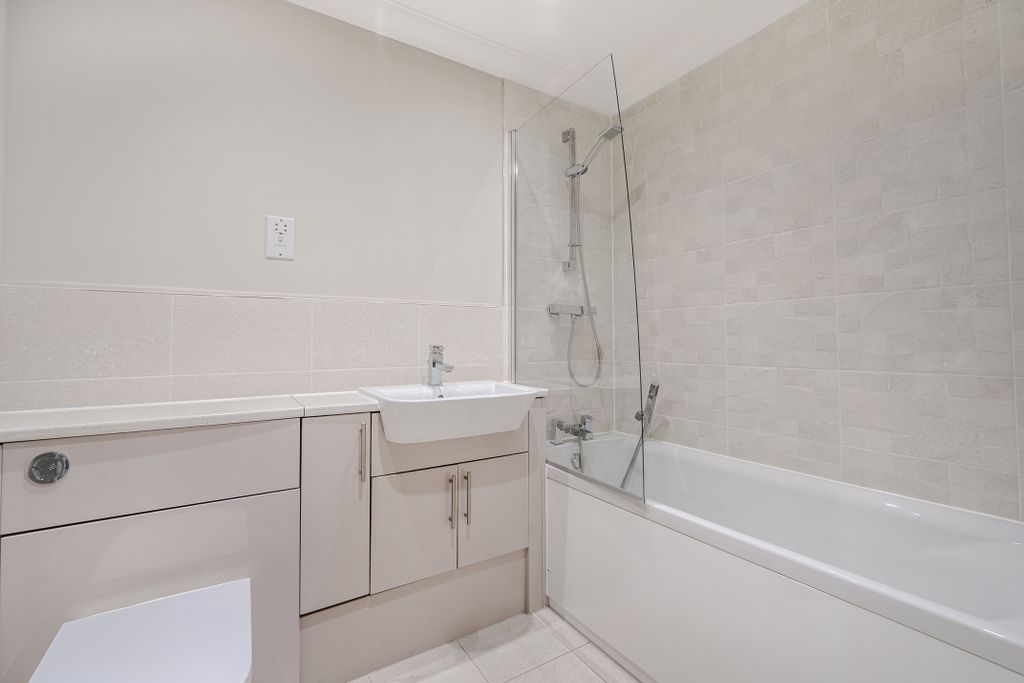 Additional image 7 of 2 bed flat for saleRudgard Way, Liphook GU30