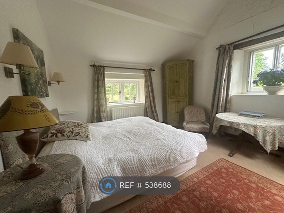 Property photo 1 of 10 Bedroom 2 With Ensuite View Over Fields