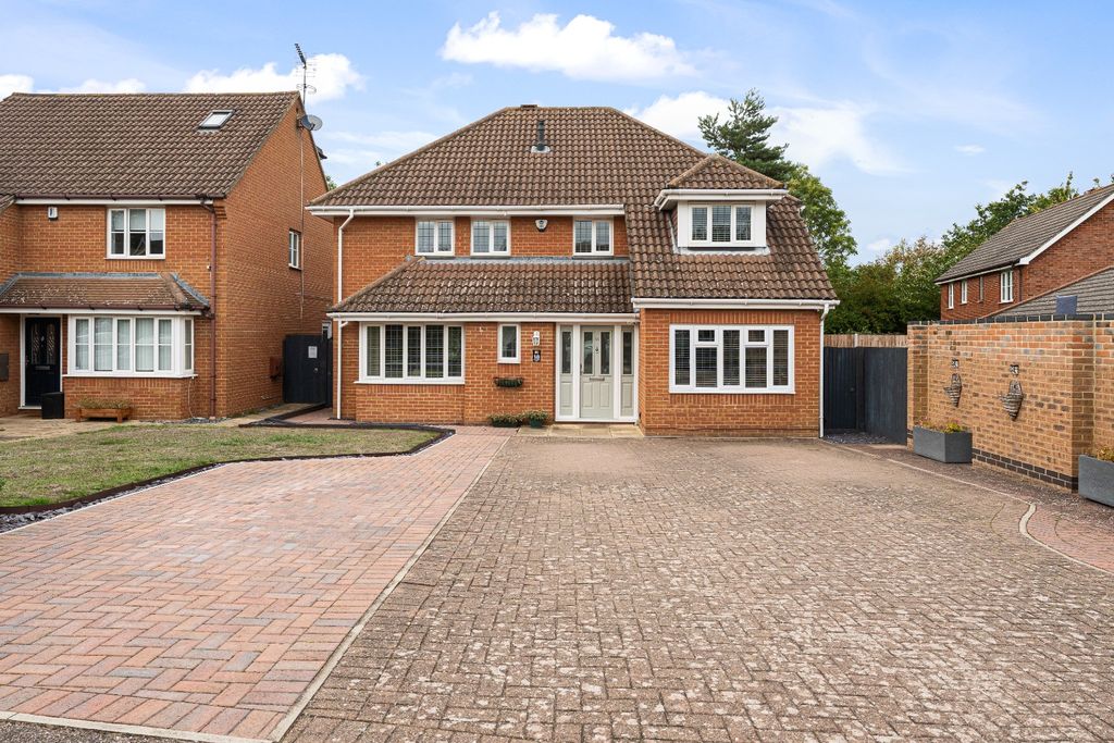 Property photo 1 of 37 5318011