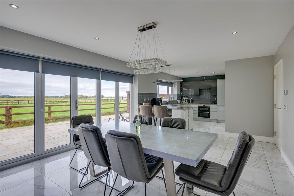 Property photo 2 of 57 4 Brickfield Close-19.Jpg