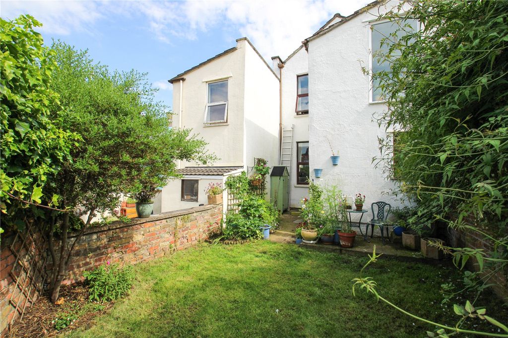 Property photo 3 of 14 Garden