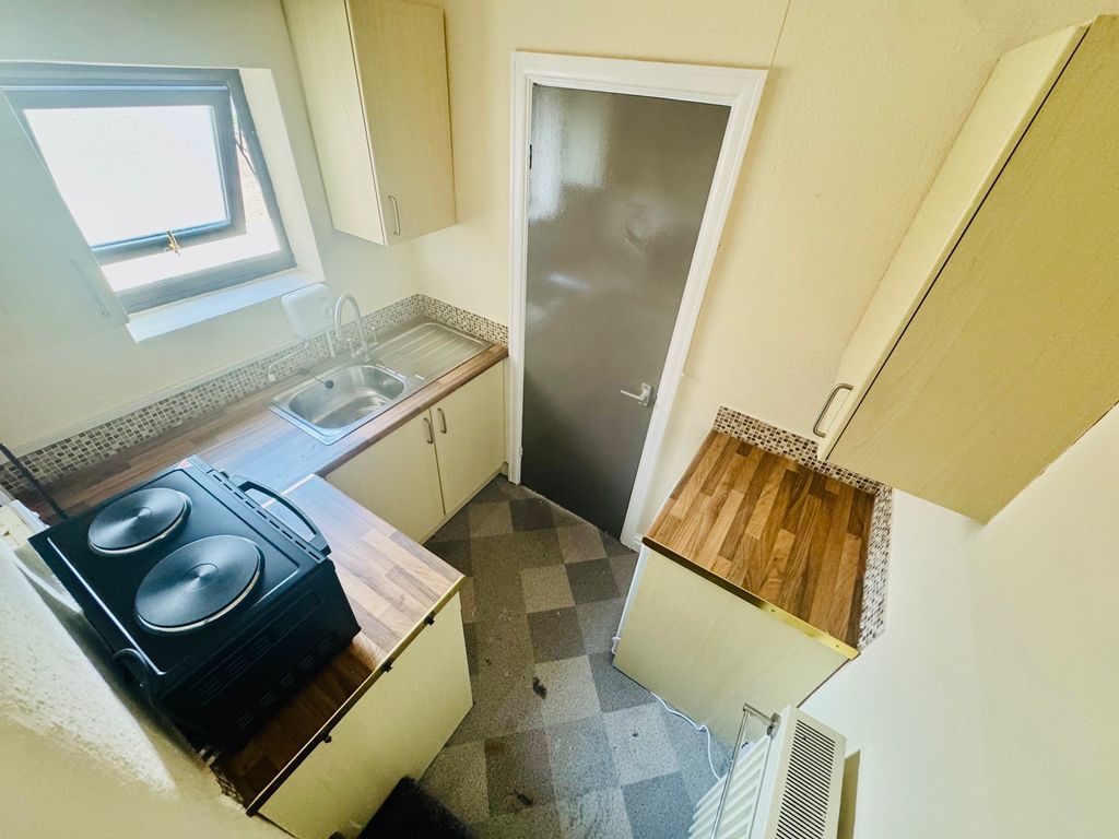 Property photo 2 of 6 111A Kitchen1
