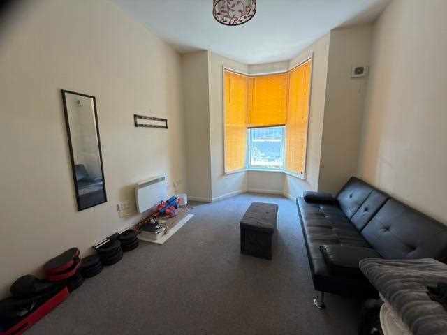 Property photo 3 of 5 Lounge