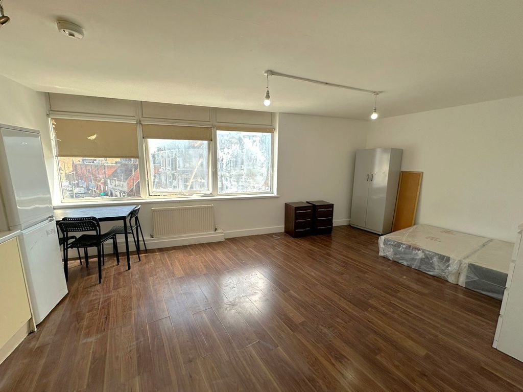 Property photo 2 of 3