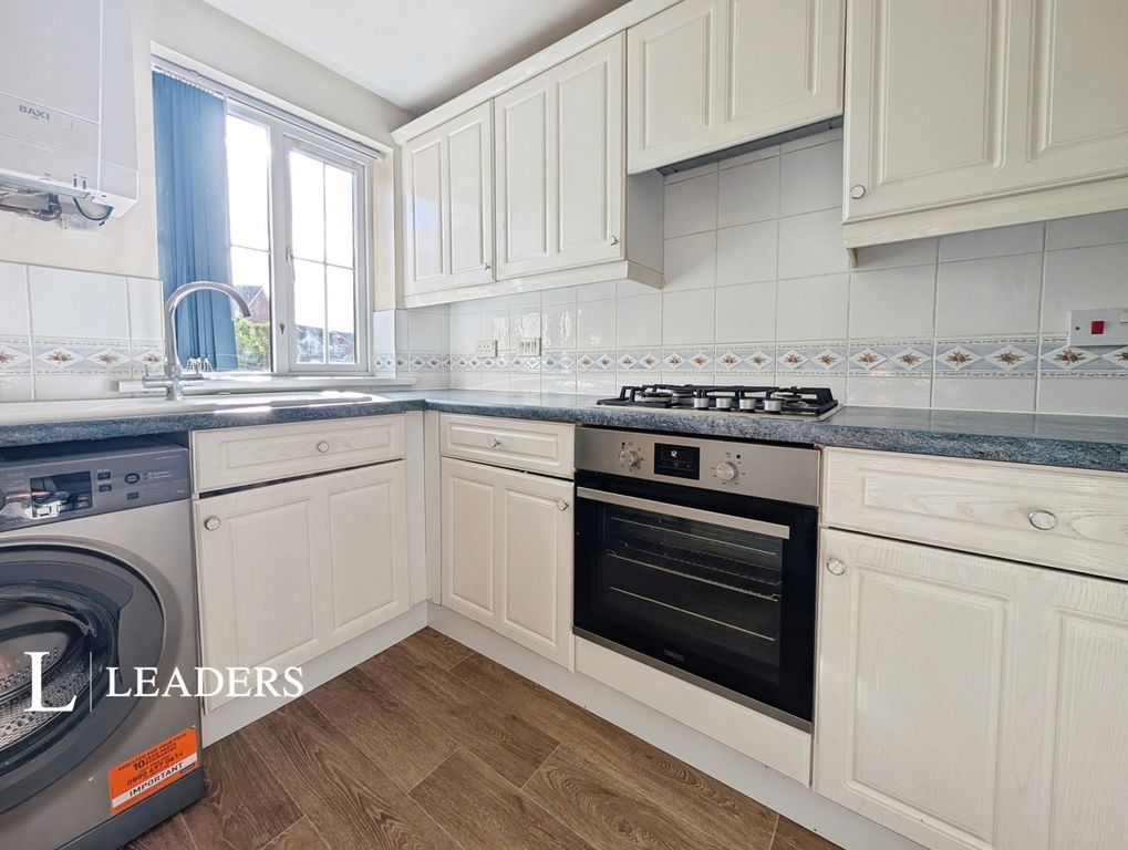 Property photo 3 of 12 Kitchen