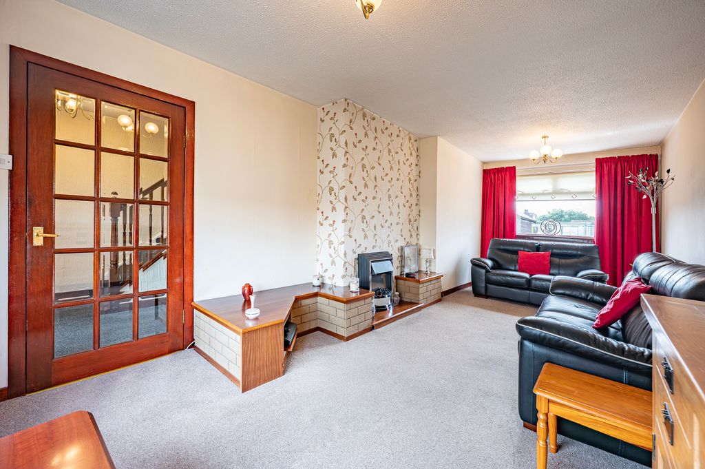 Property photo 2 of 25