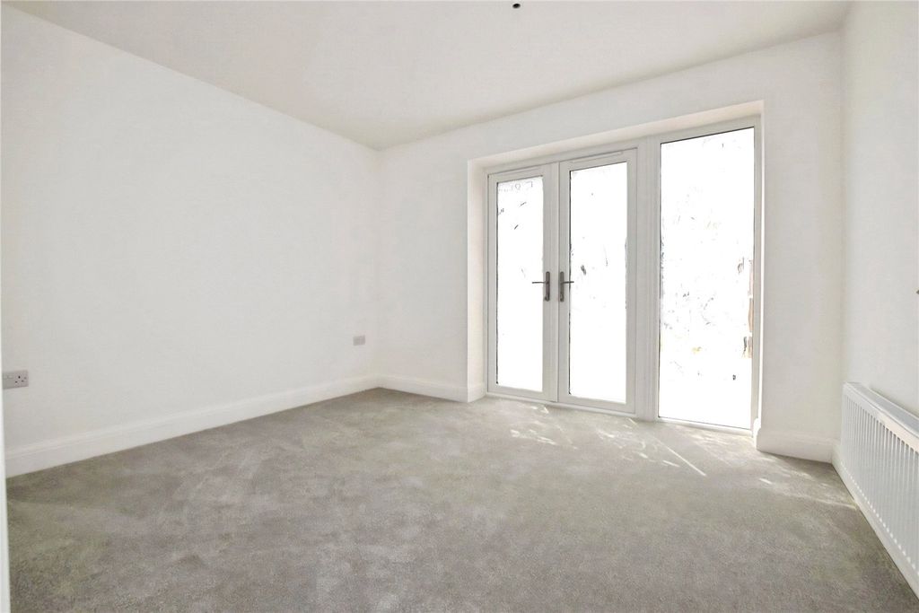 Property photo 3 of 8 Picture No. 04