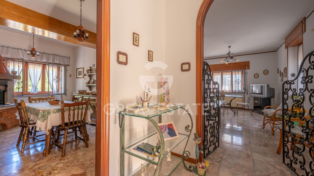 Property photo 2 of 55 Interiors