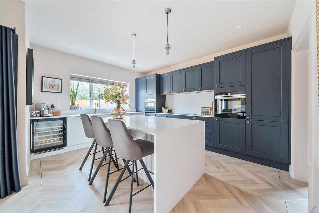 Property photo 3 of 21 Kitchen