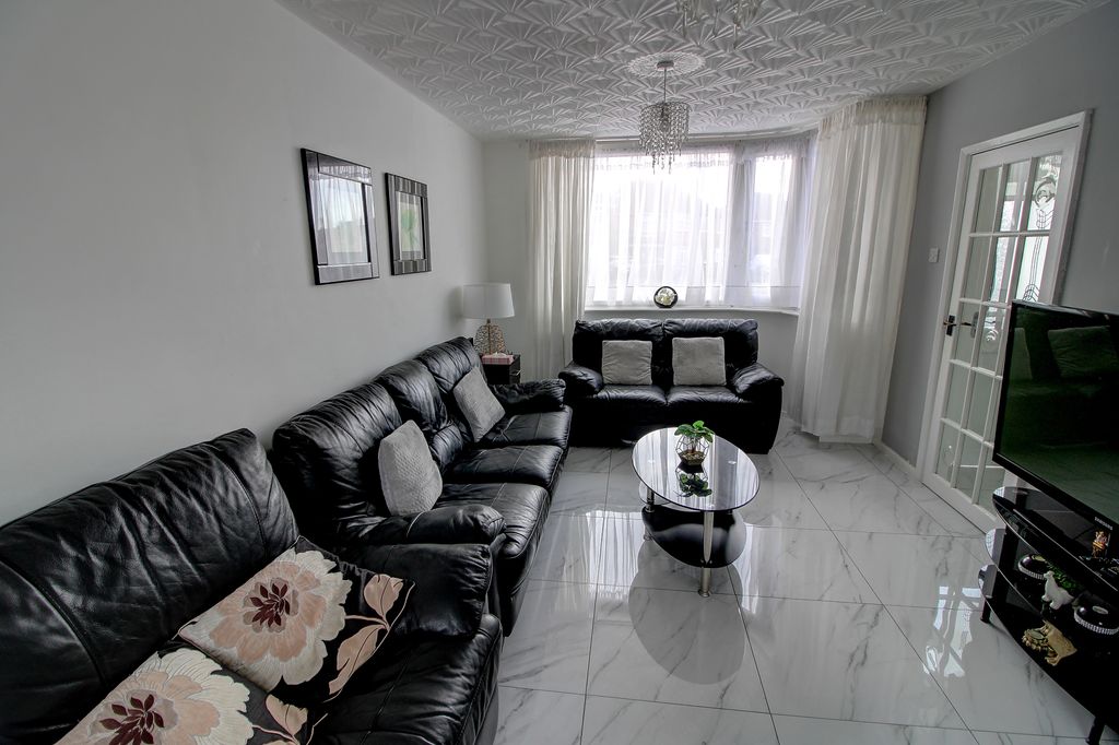 Property photo 3 of 16 Lounge/Dining Room