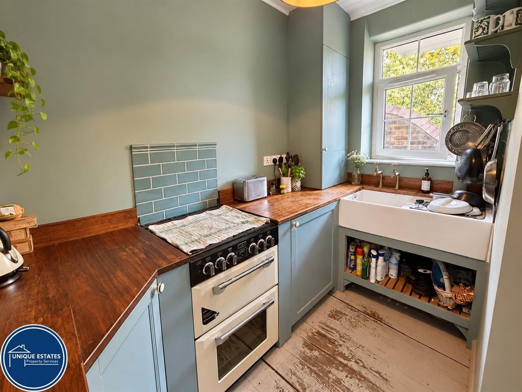 Property photo 3 of 11 Kitchen_.Jpeg