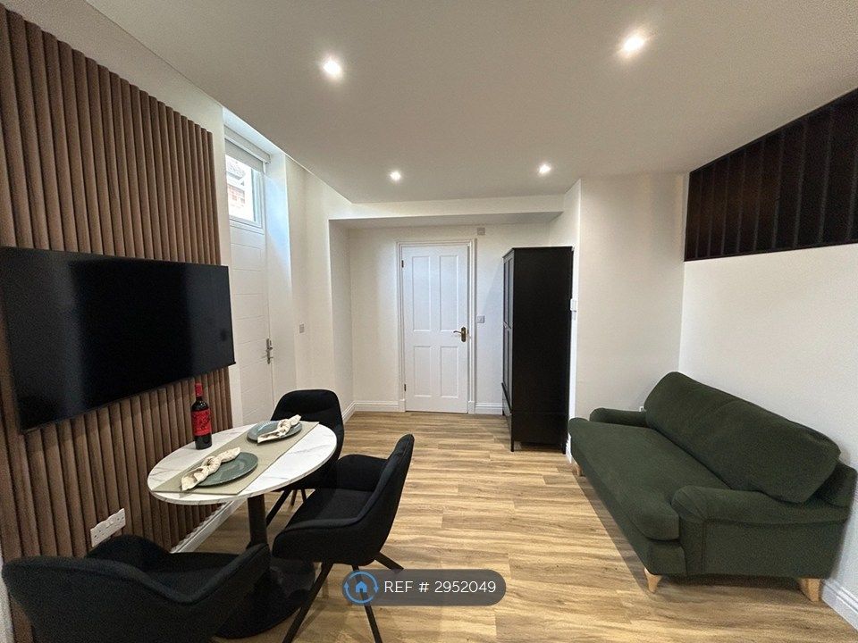 Property photo 2 of 6 Example Studio