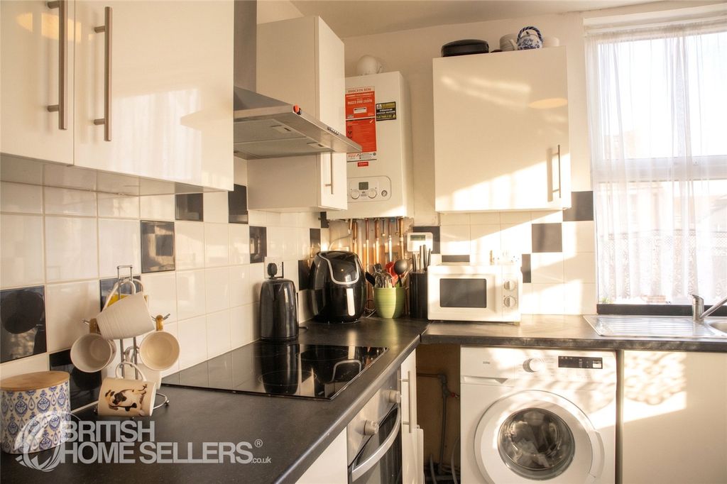 Property photo 3 of 6 Picture No. 08