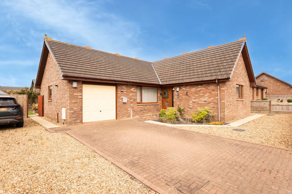 Property photo 1 of 34