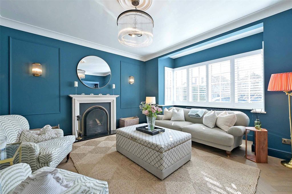 Property photo 2 of 20 Sitting Room