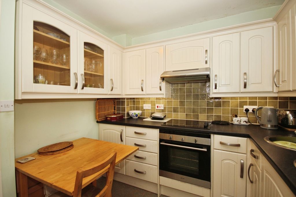 Property photo 2 of 16 Kitchen