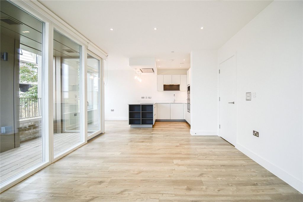 Property photo 2 of 13 Picture No. 11