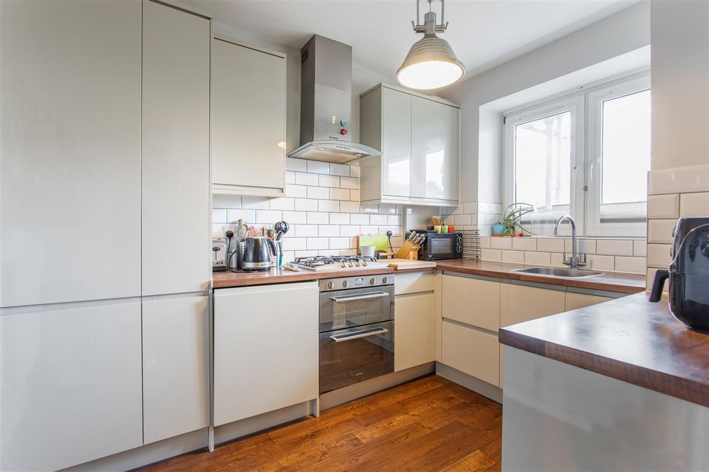 Property photo 2 of 16 Kitchen