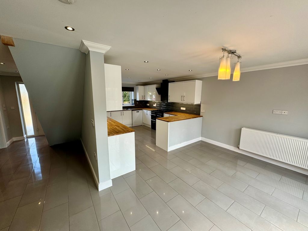 Property photo 2 of 17 Image