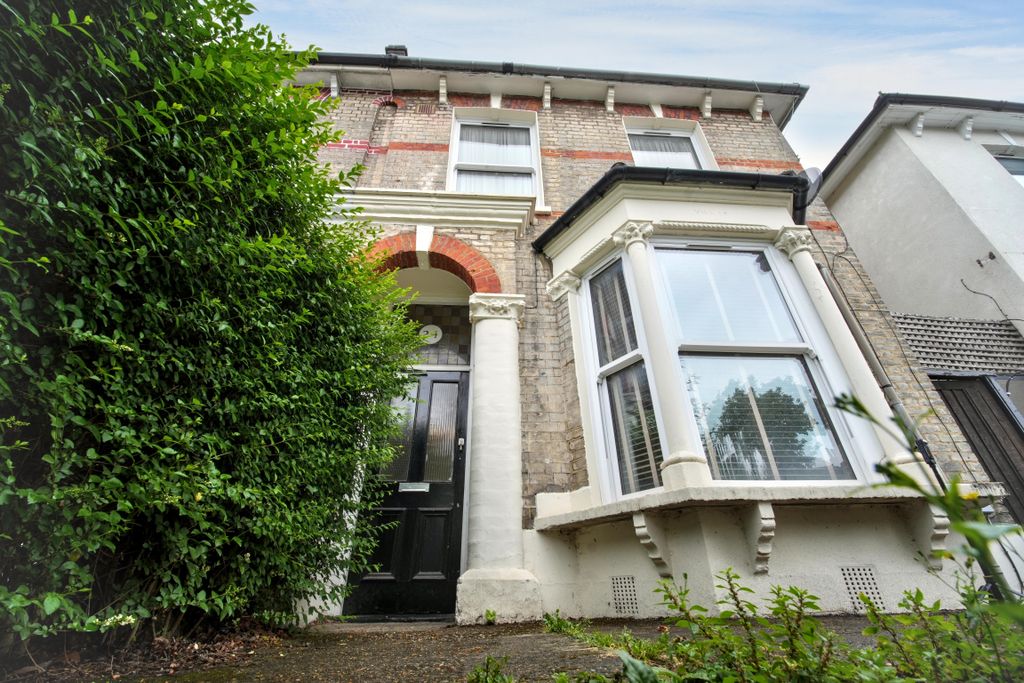 Property photo 2 of 17 24B Melbourne Grove, East Dulwich, London Se22 8Qz