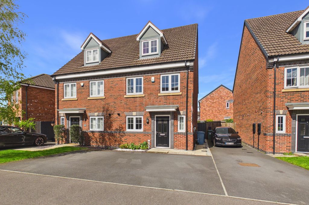 Property photo 1 of 19 Front External