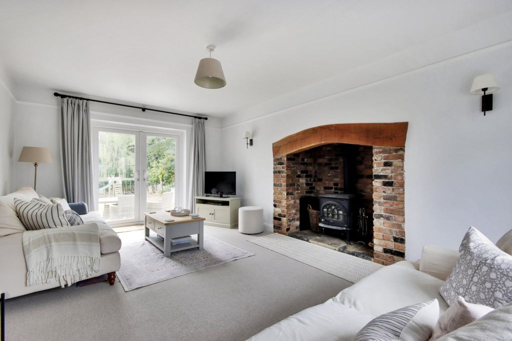 Property photo 3 of 19 Sitting Room