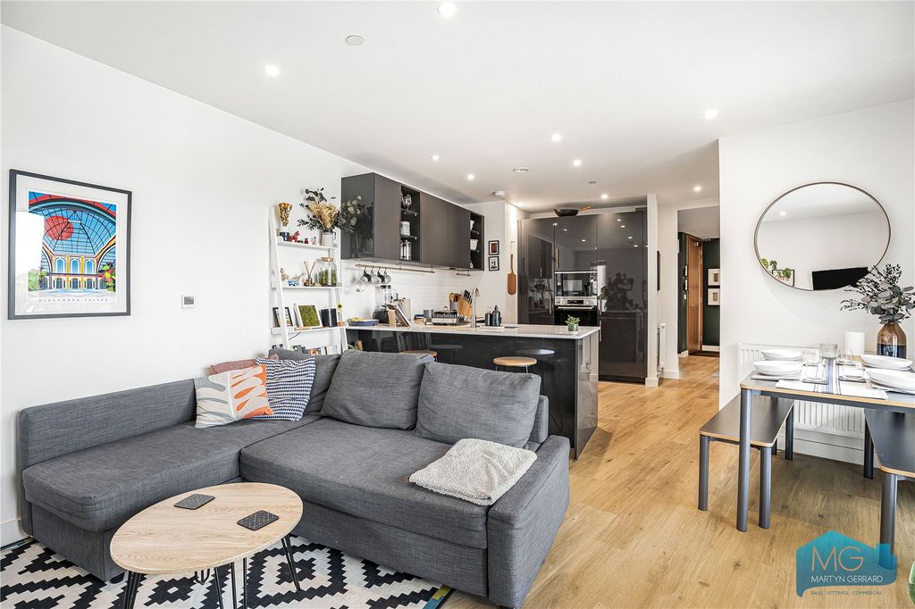 Property photo 3 of 19 Picture No. 15