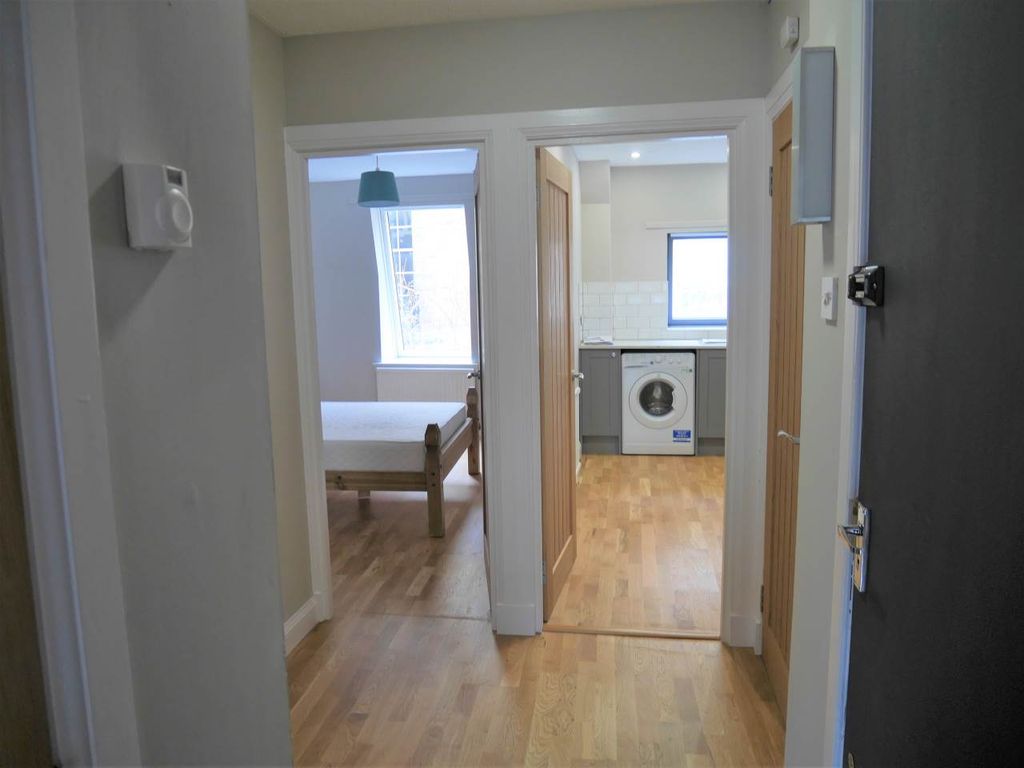 Property photo 2 of 9 Hall Way