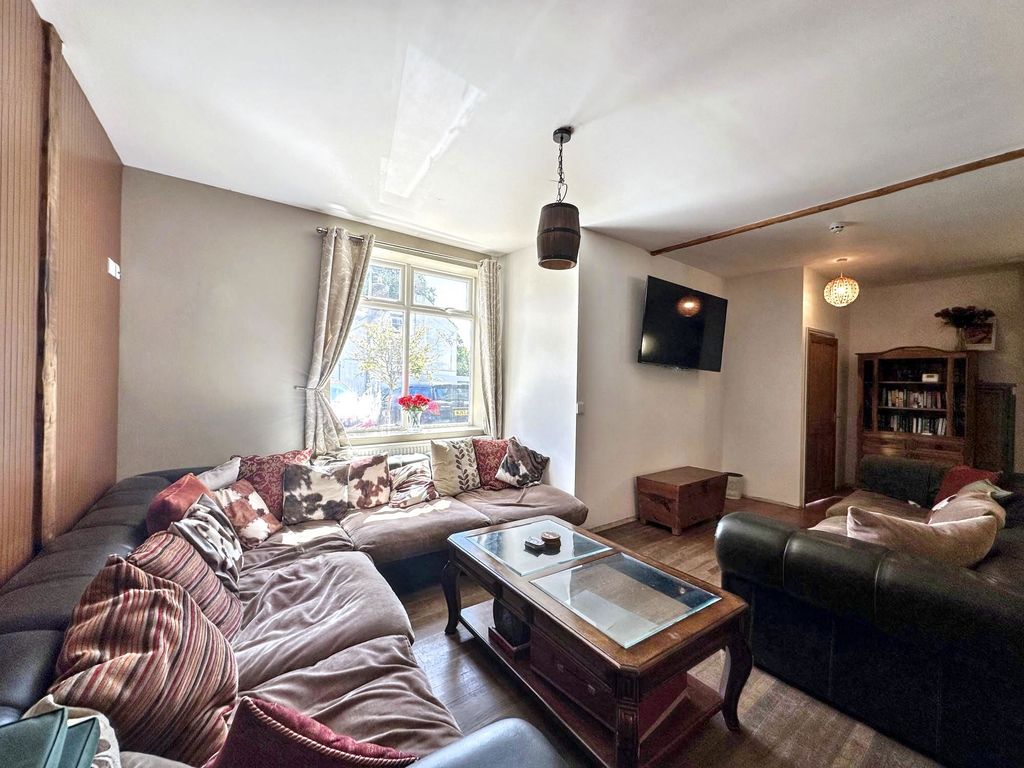 Property photo 3 of 36