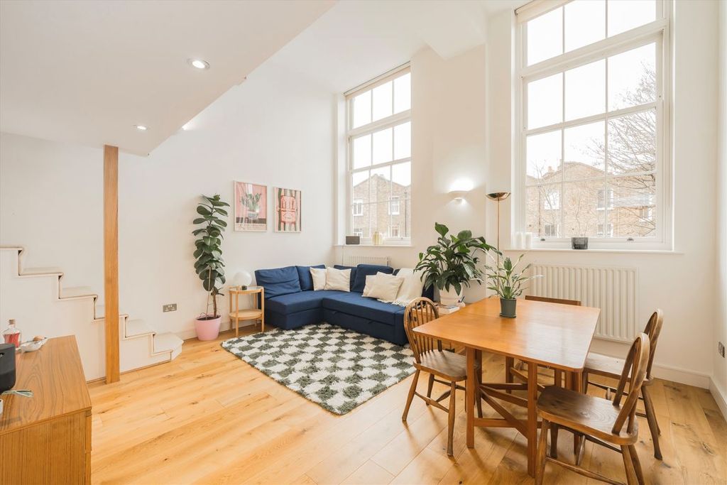 Property photo 2 of 8