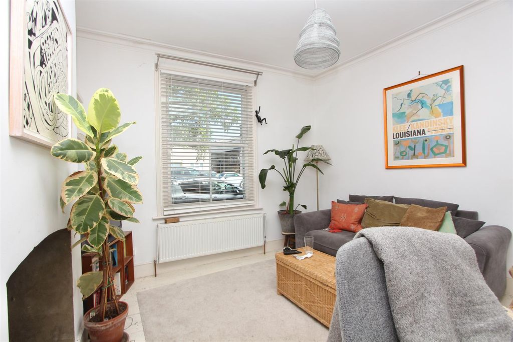 Property photo 3 of 10 Belfast Road, N16