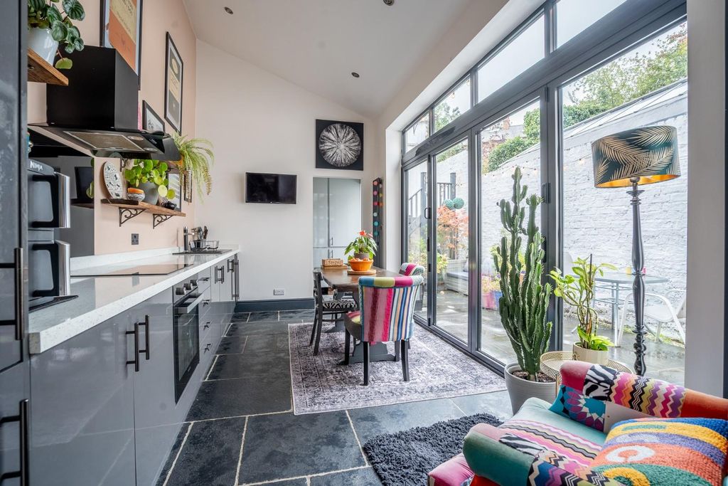 Property photo 2 of 22 Hr-18.Jpg