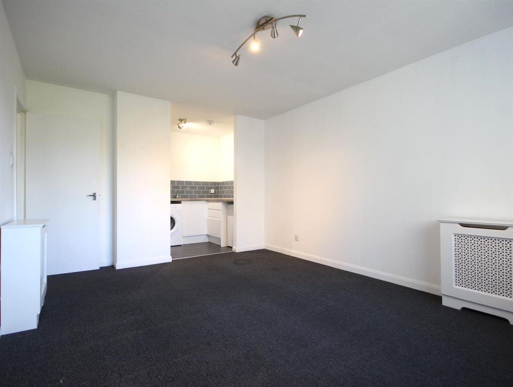 Property photo 3 of 8 Lounge (6).Jpg