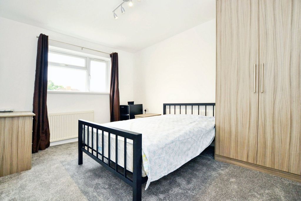 Property photo 1 of 4
