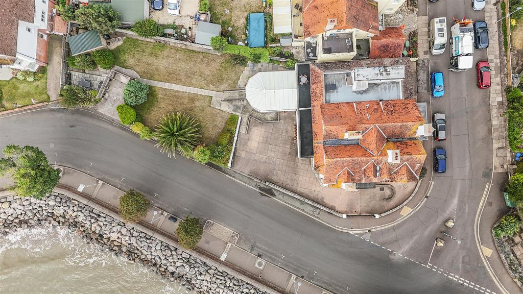 Property photo 2 of 46 The Promenade