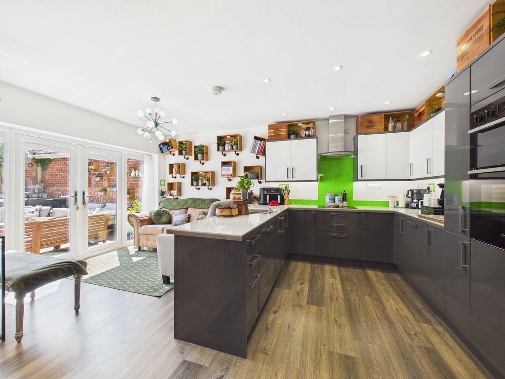 Property photo 2 of 28 Open-Plan Kitchen Living
