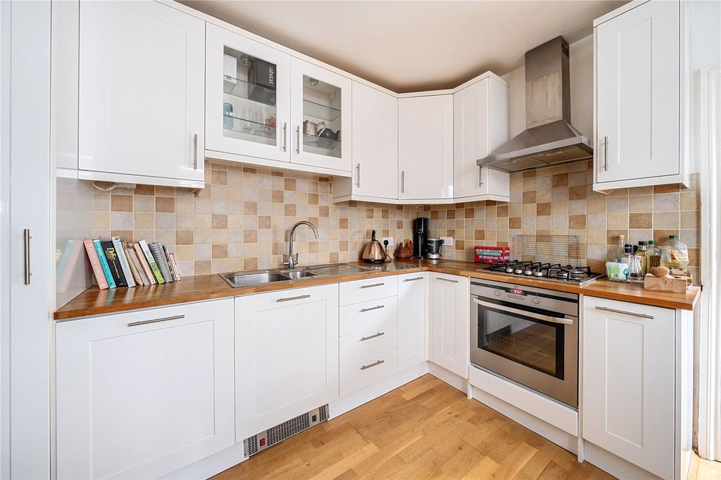 Property photo 3 of 14 Kitchen