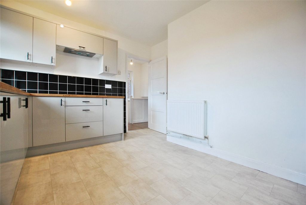 Property photo 2 of 8 Picture No. 04