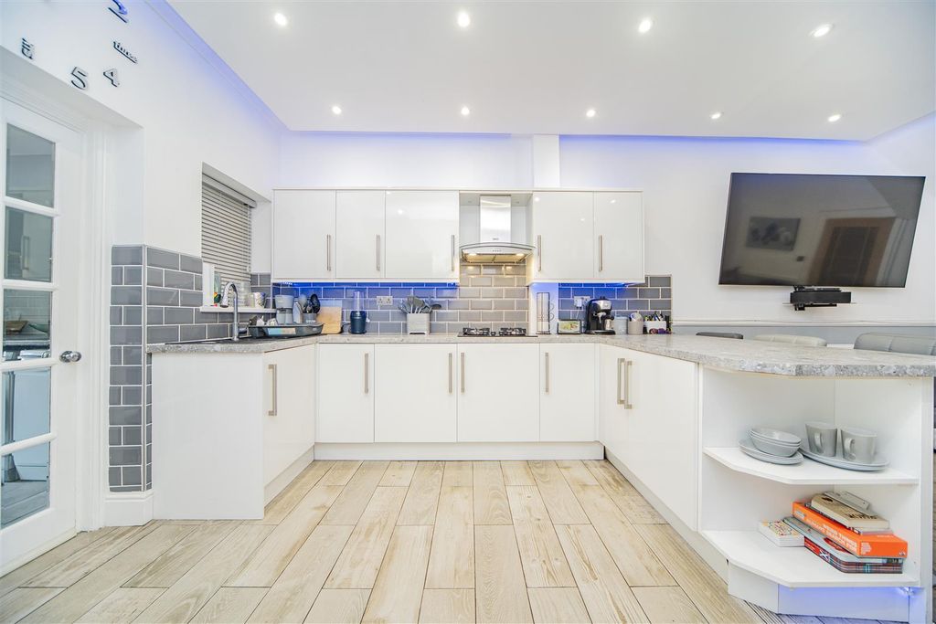 Property photo 3 of 40 P1332418.Jpg