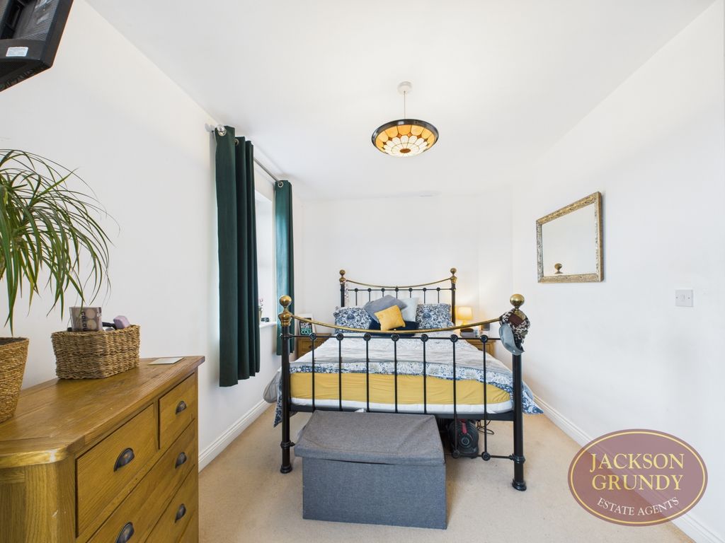 Property photo 3 of 10 Howards Way