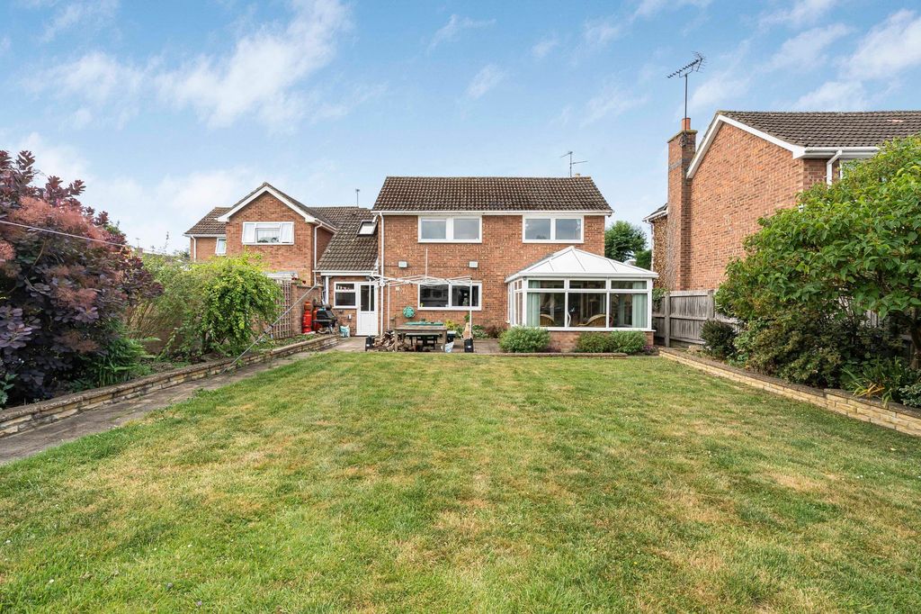 Property photo 2 of 32
