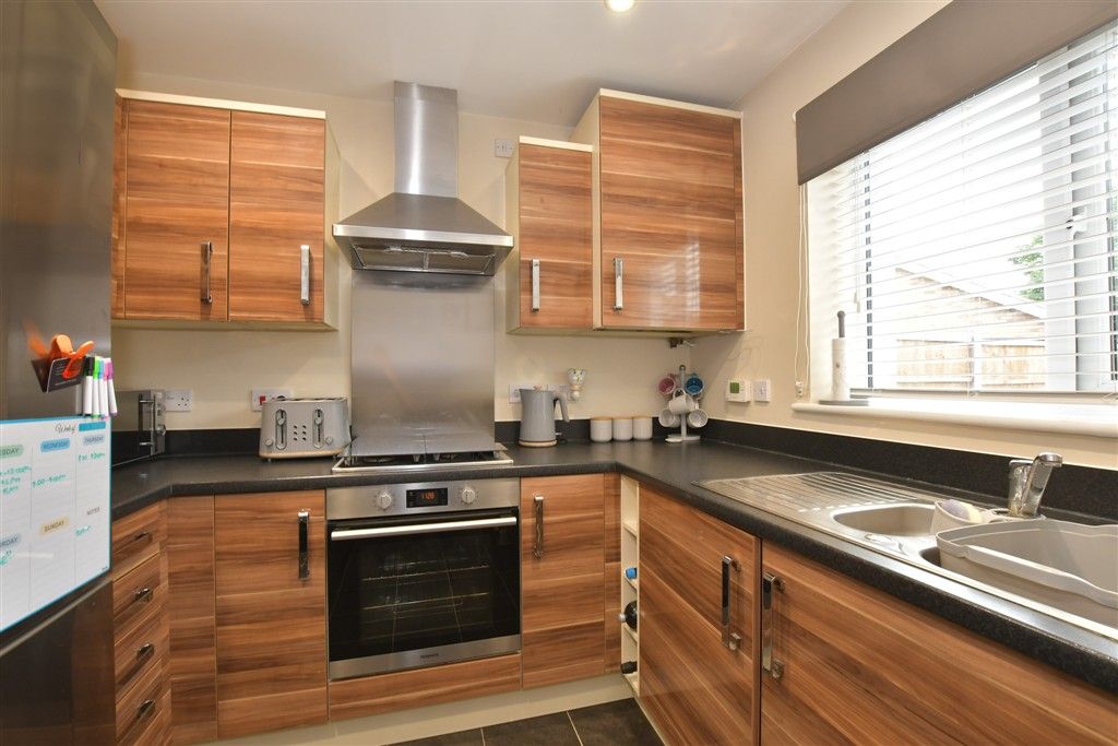 Property photo 3 of 9 Kitchen