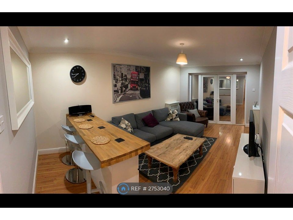 Property photo 3 of 7 Living Room