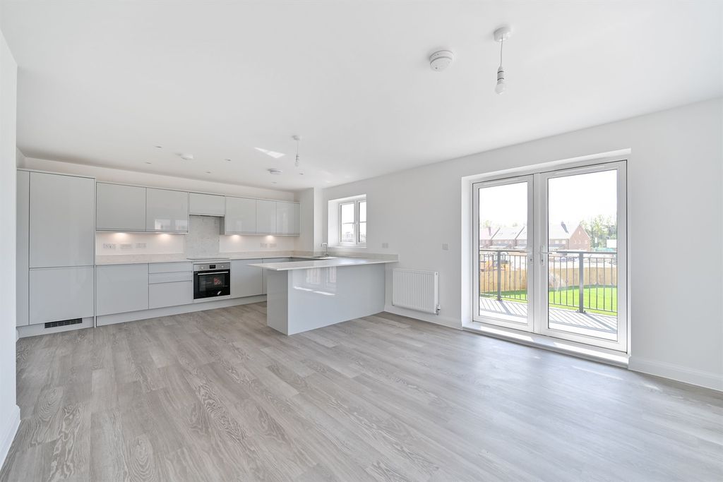 Property photo 3 of 9 Living Area