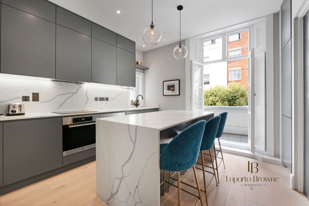 Property photo 2 of 37